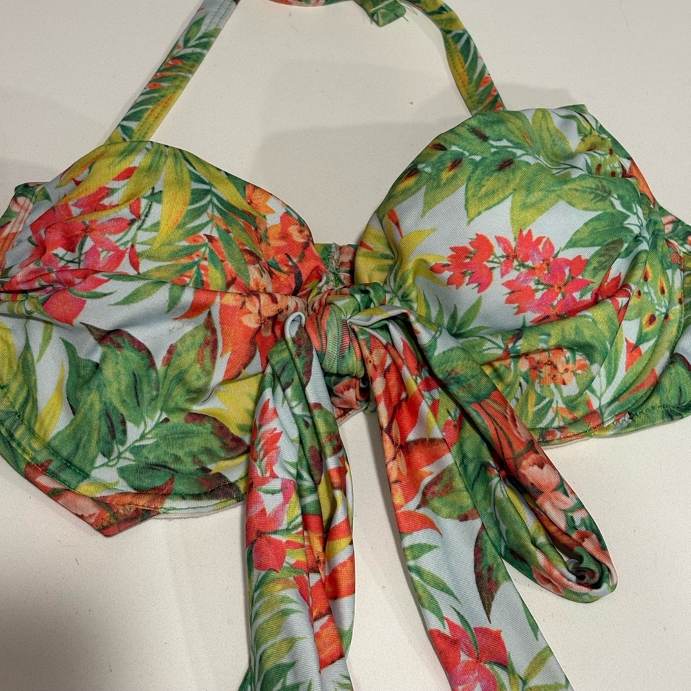 Asos Swim Bikini Bathing Suit Halter Floral Top in women size 32DDD/E
